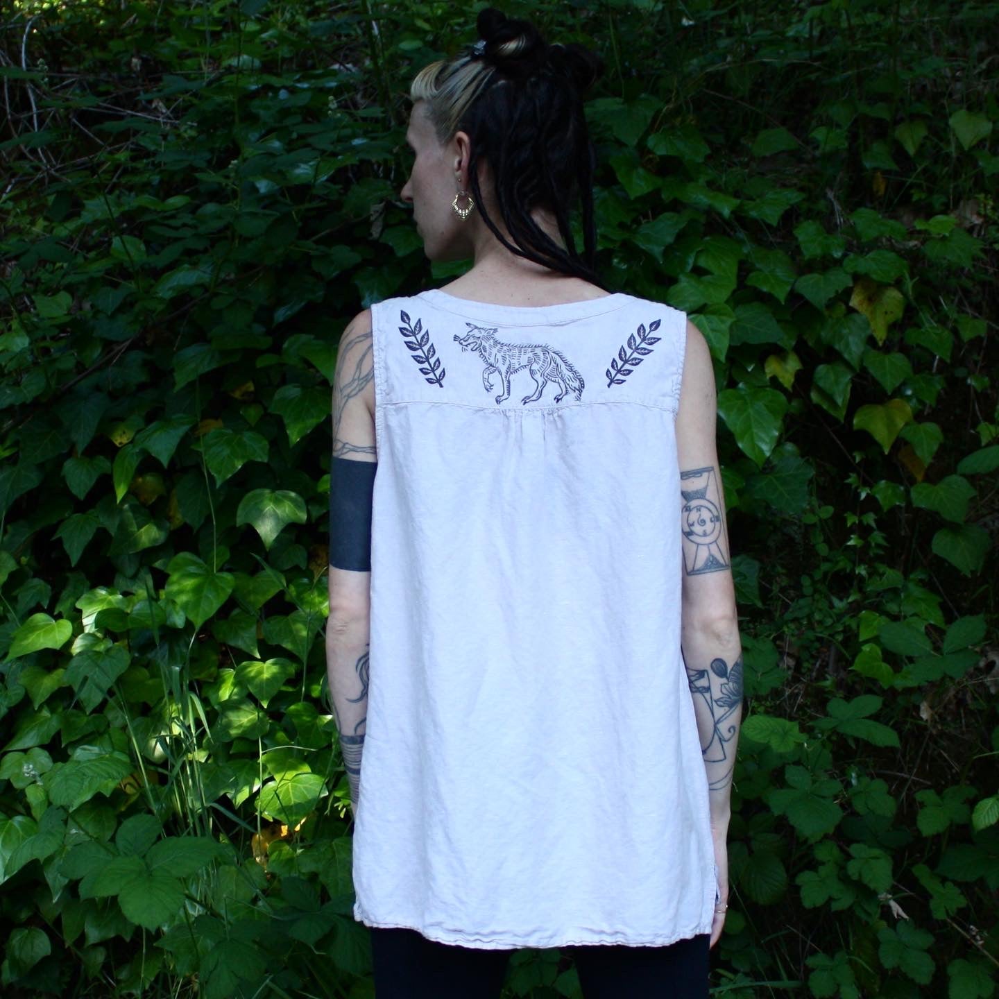 wolf and sun linen top