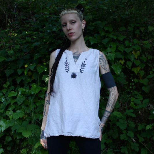 wolf and sun linen top